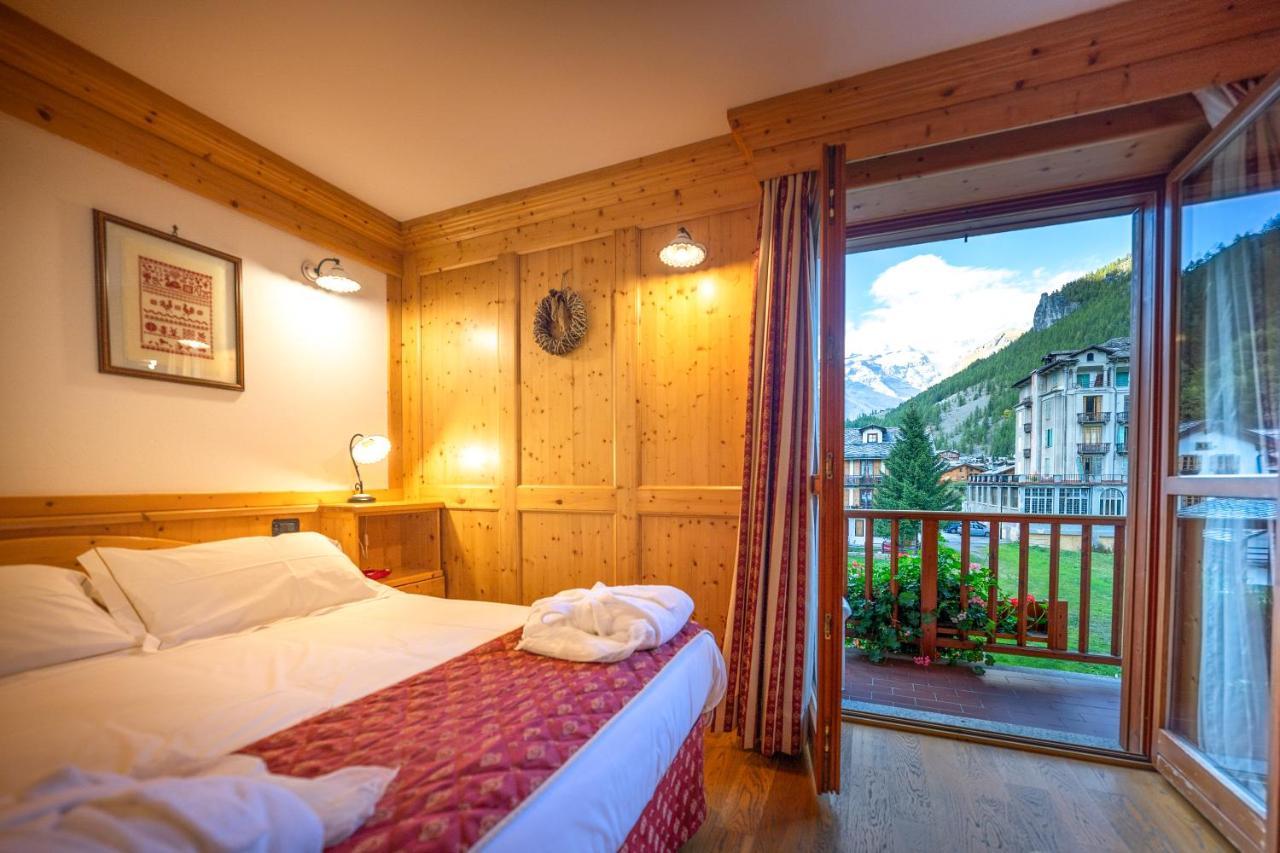 Lo Scoiattolo Hotel Gressoney-La-Trinite Exterior photo