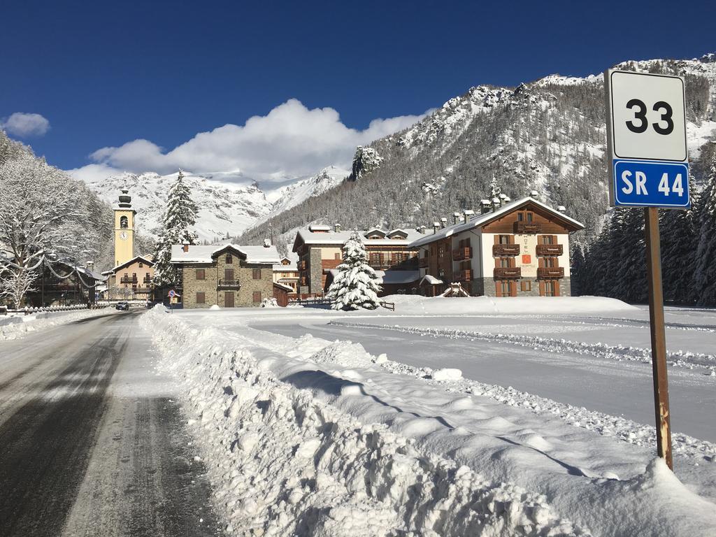 Lo Scoiattolo Hotel Gressoney-La-Trinite Exterior photo