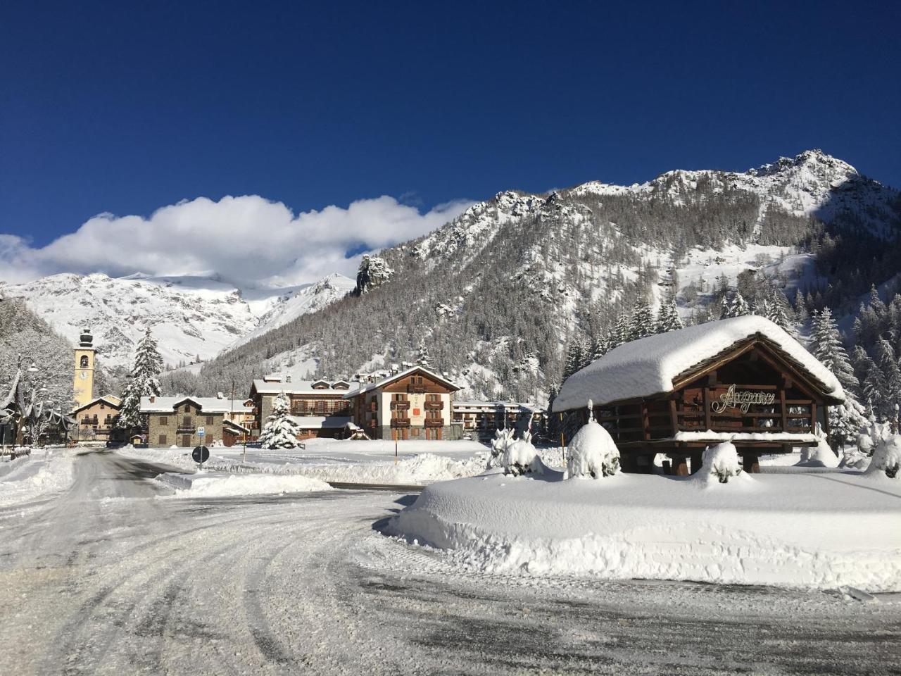 Lo Scoiattolo Hotel Gressoney-La-Trinite Exterior photo